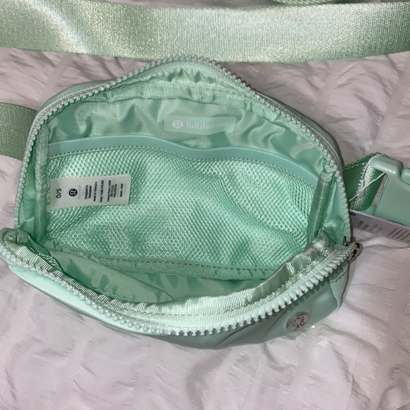 NWT LULULEMON EVERYWHERE BELT BAG MINT MOMENT - Picture 7 of 15